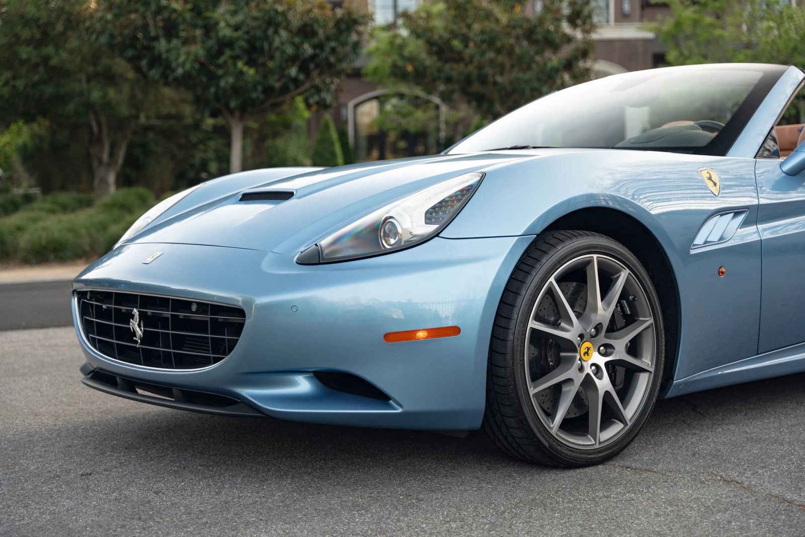 Used 2010 Ferrari California RWD image 62