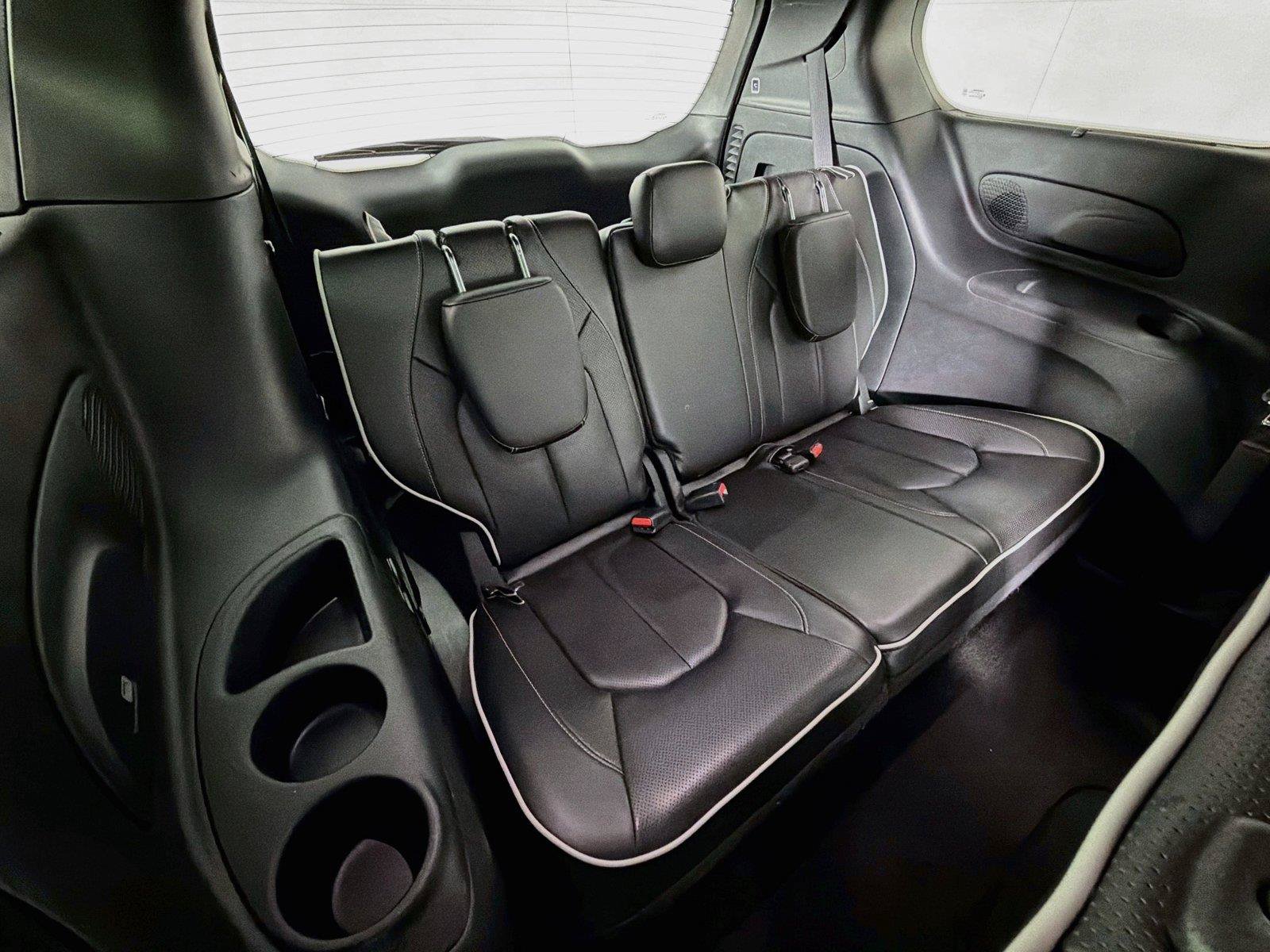 Used 2025 Chrysler Pacifica Limited FWD image 41