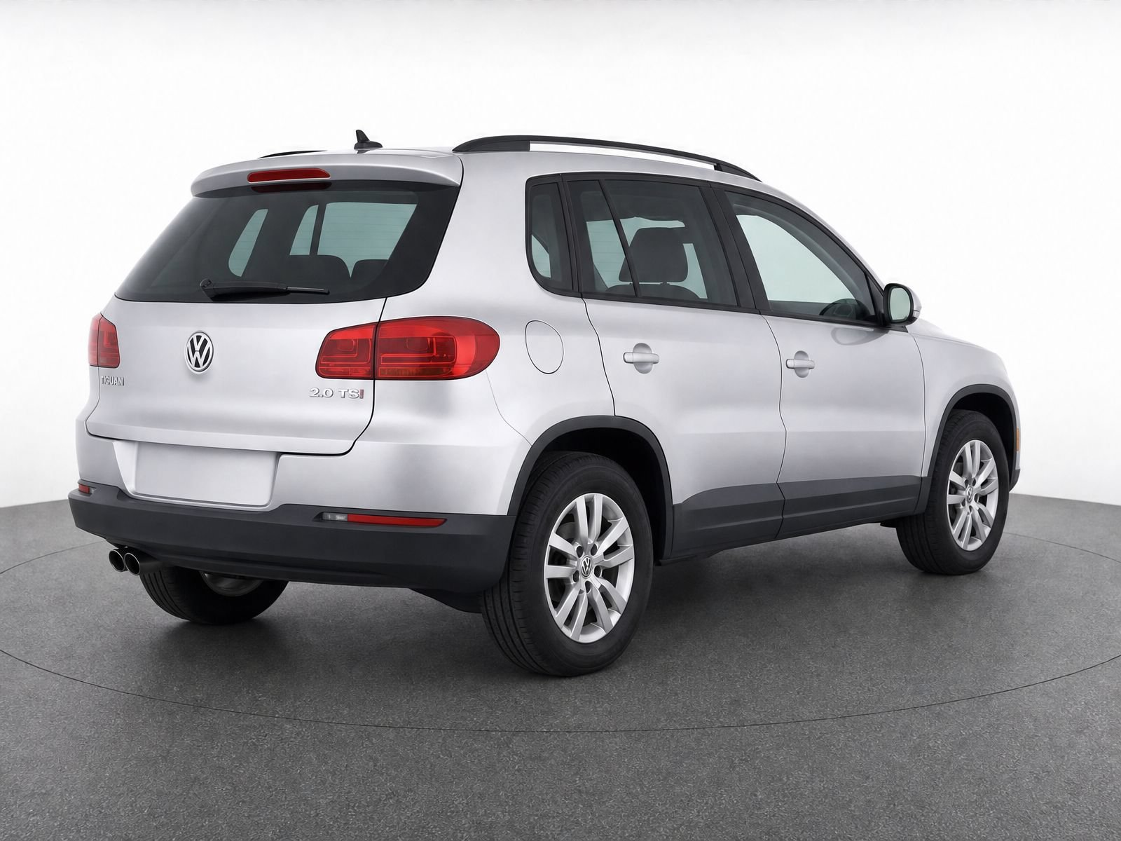 Used 2015 Volkswagen Tiguan S FWD image 3