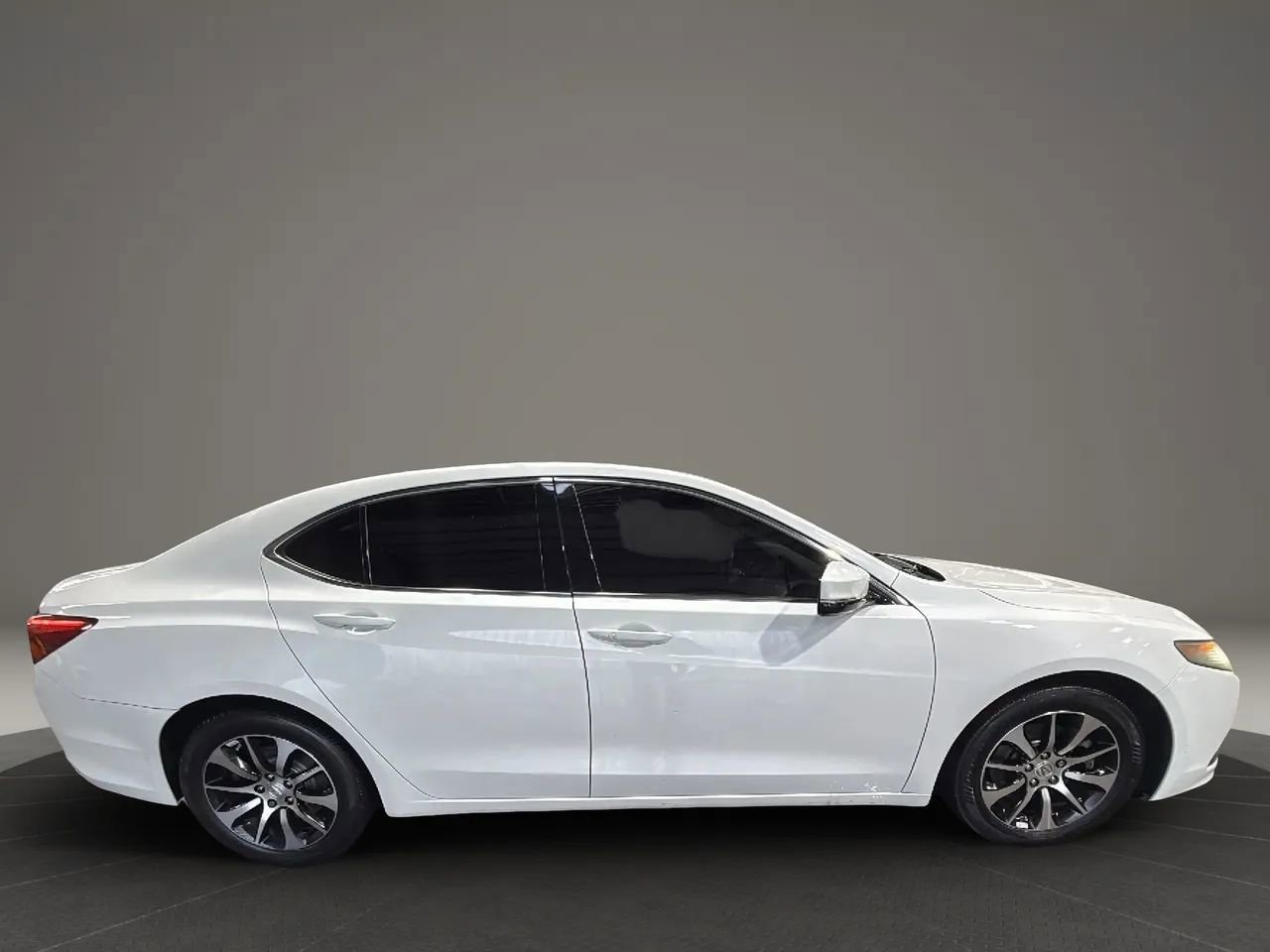 Used 2017 Acura TLX FWD image 4