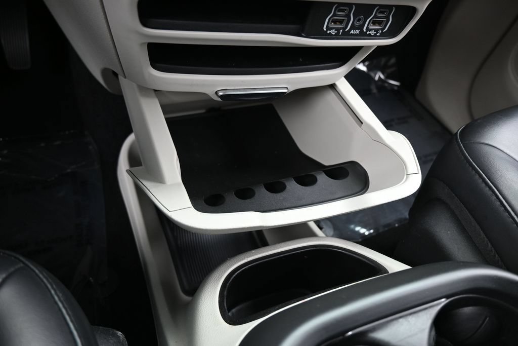Used 2023 Chrysler Pacifica Touring-L FWD image 25