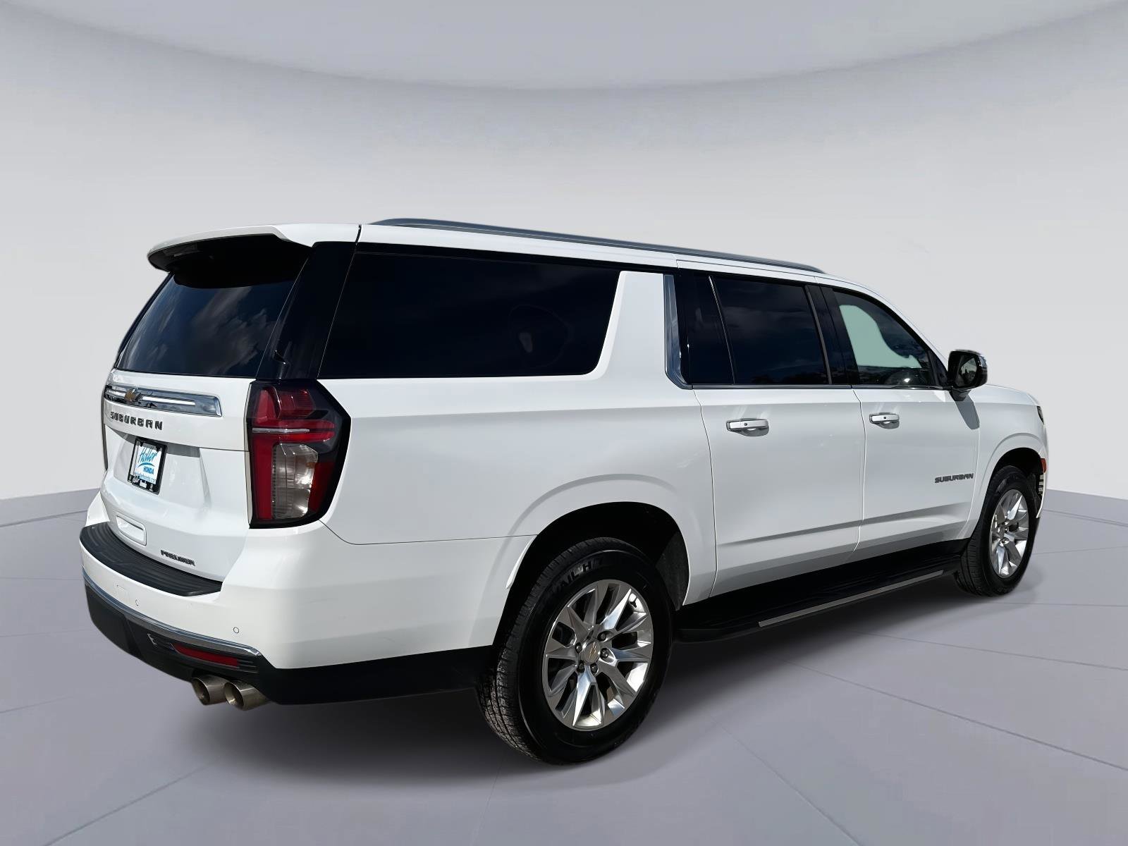 Used 2023 Chevrolet Suburban Premier image 4