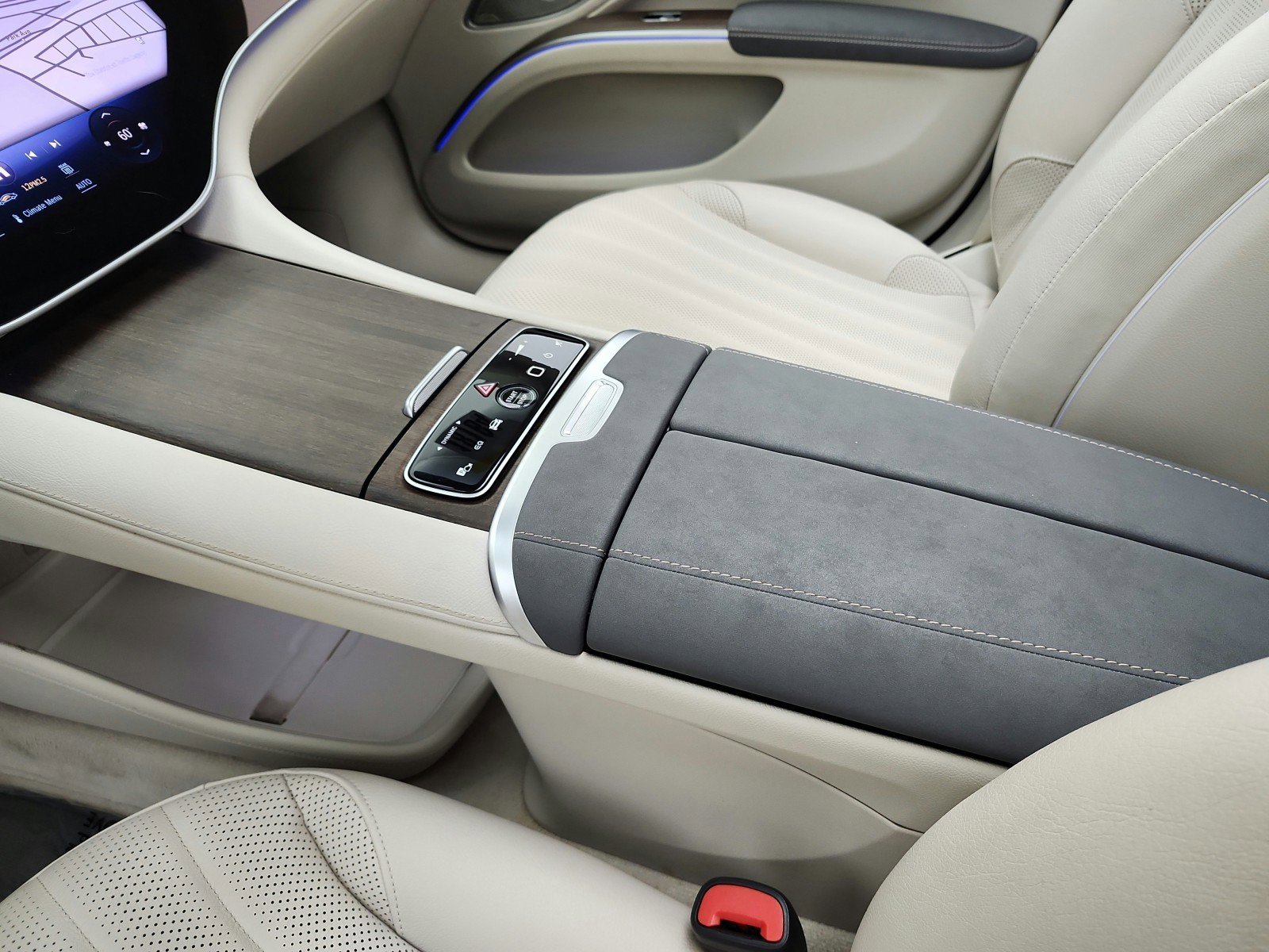 Used 2022 Mercedes-Benz EQS 580 4MATIC Sedan image 13