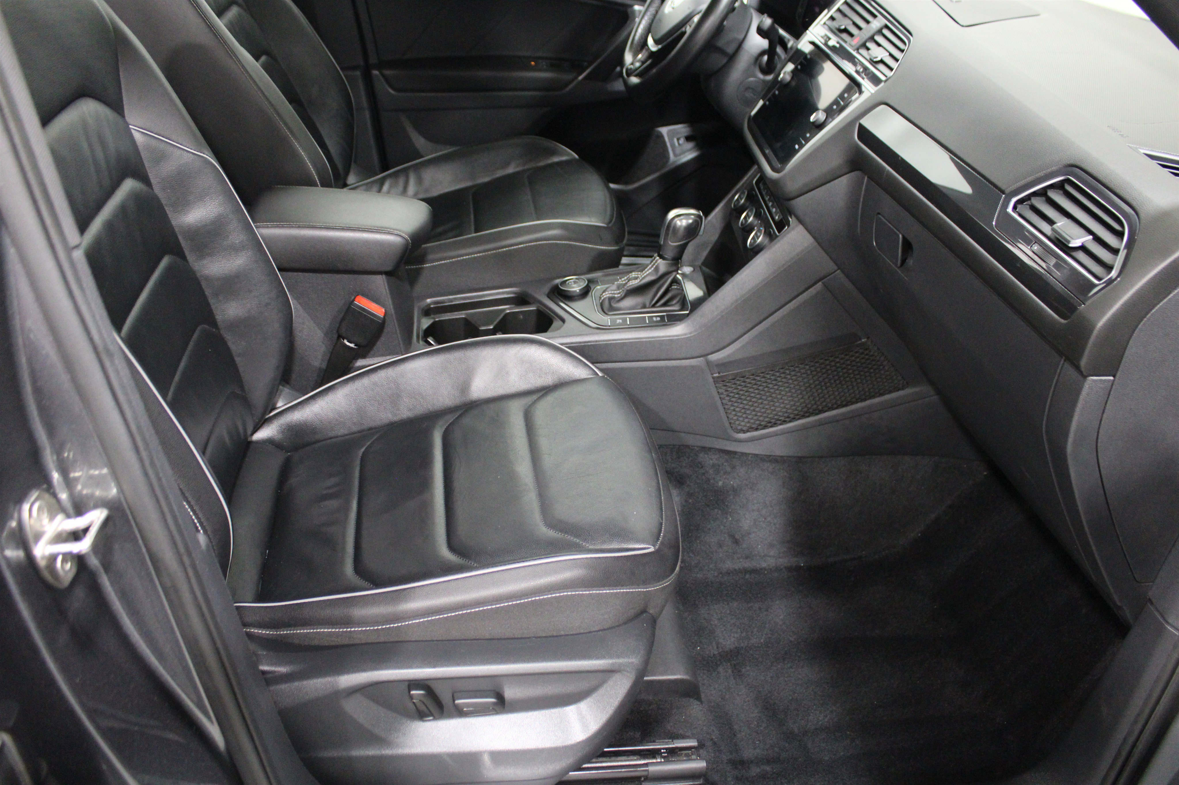 Used 2021 Volkswagen Tiguan SEL Premium R-Line AWD/4WD image 26