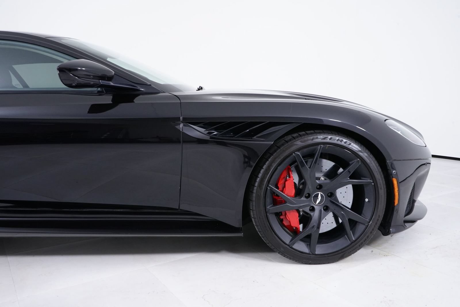 Used 2019 Aston Martin DBS Superleggera RWD image 14