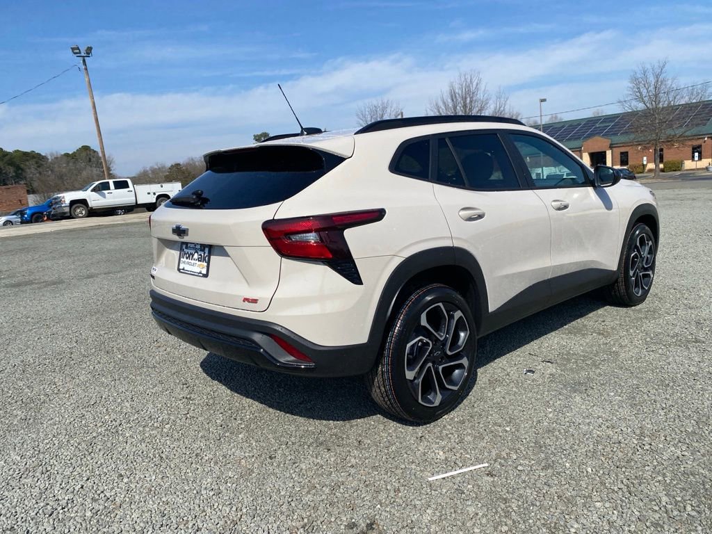 New 2026 Chevrolet Trax RS w/ Sunroof Package FWD image 3