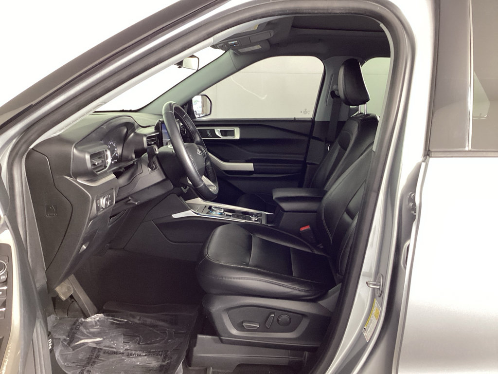 Used 2022 Ford Explorer XLT w/ Equipment Group 202A AWD/4WD image 19