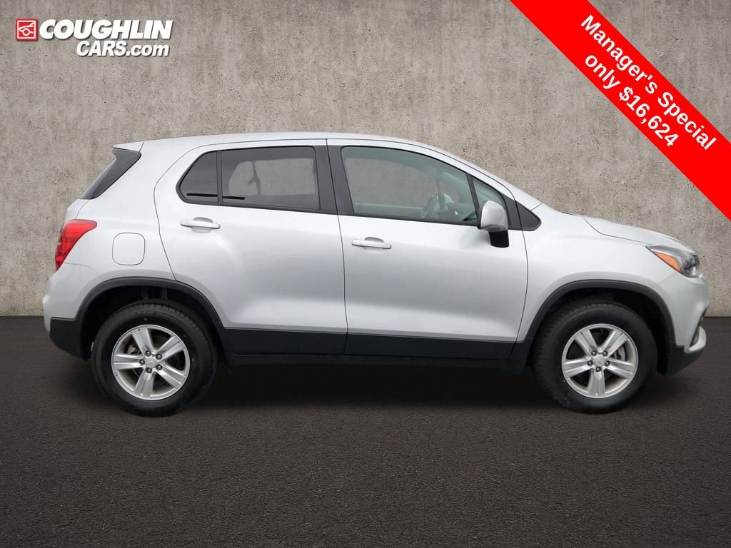 Used 2022 Chevrolet Trax LS w/ Tint and Cruise Package image 9