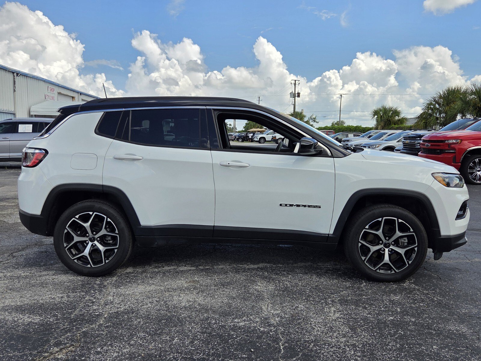 Used 2025 Jeep Compass Limited AWD/4WD image 6