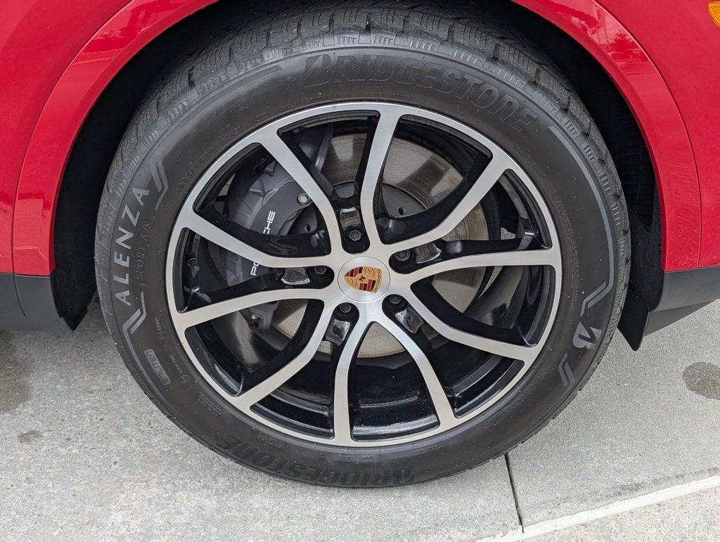 Certified 2025 Porsche Cayenne Coupe image 32