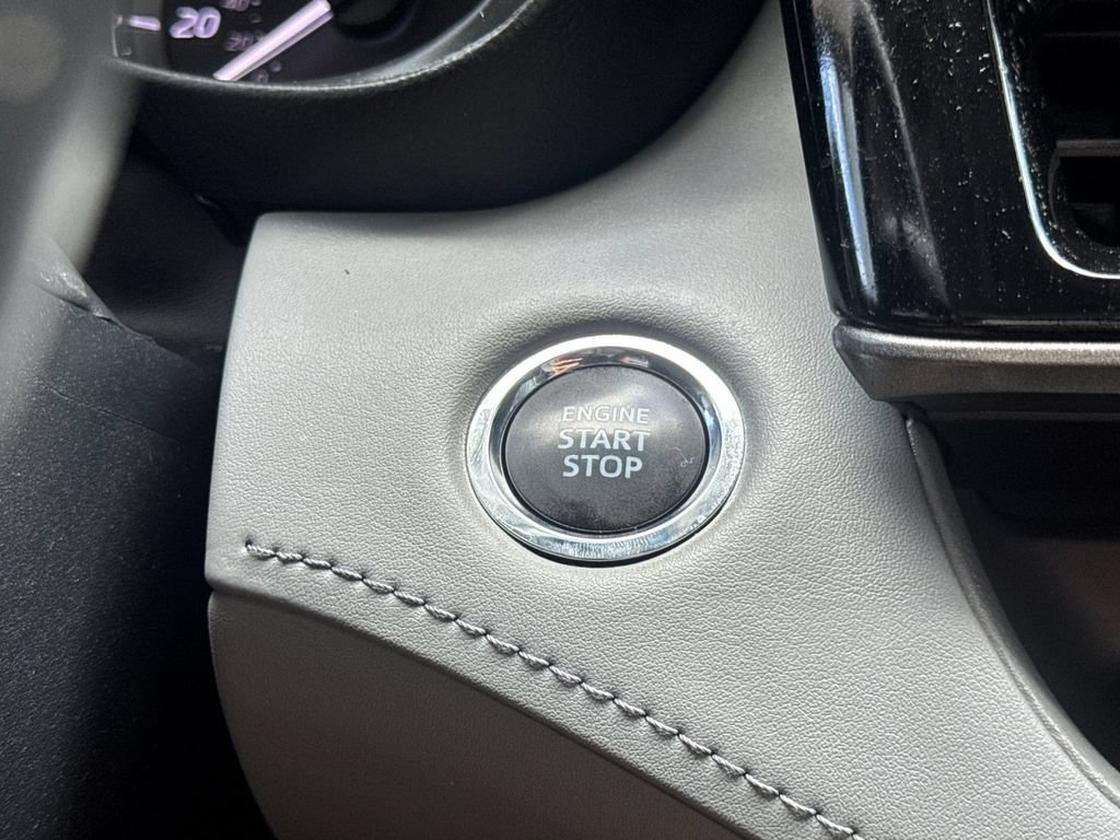 Used 2023 Toyota Highlander XLE FWD image 22