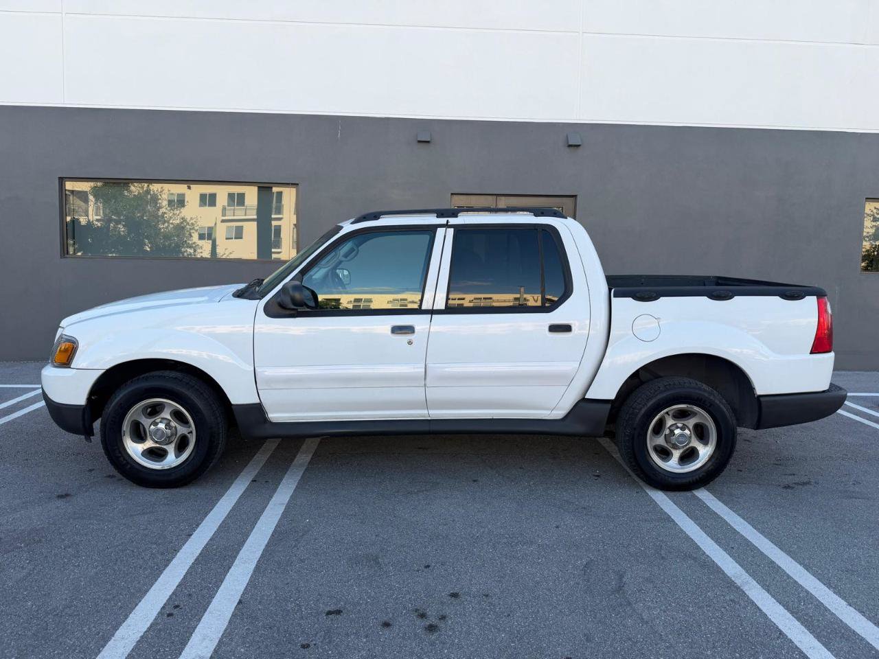 Used 2005 Ford Explorer Sport Trac XLT RWD image 6