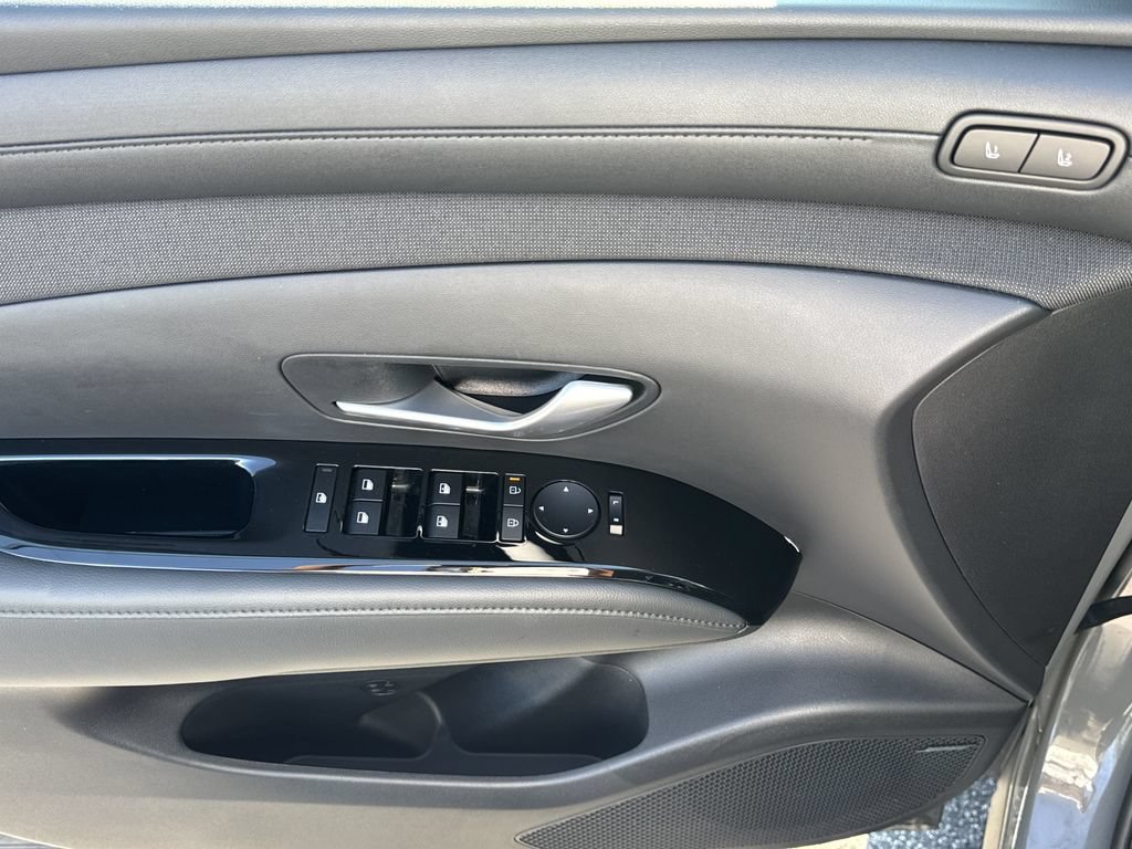 Used 2025 Hyundai Tucson Limited AWD/4WD image 10