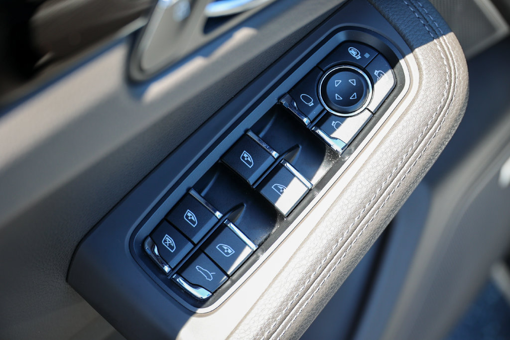 Used 2019 Porsche Macan S AWD/4WD image 6