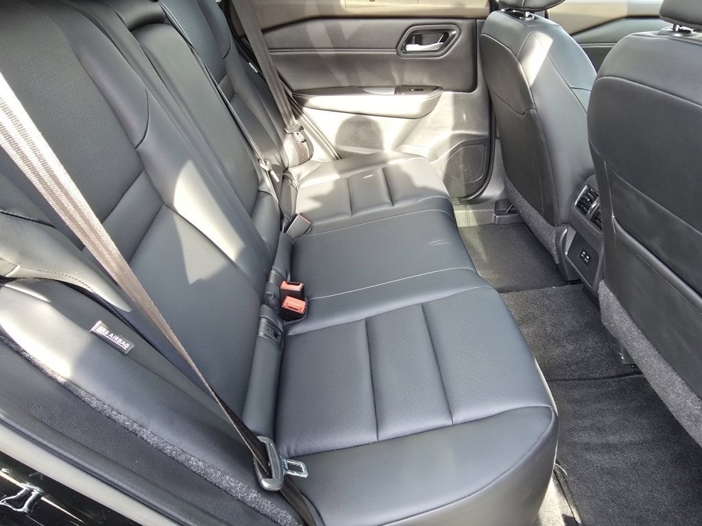 Used 2023 Nissan Rogue SV w/ SV Premium B Package image 19