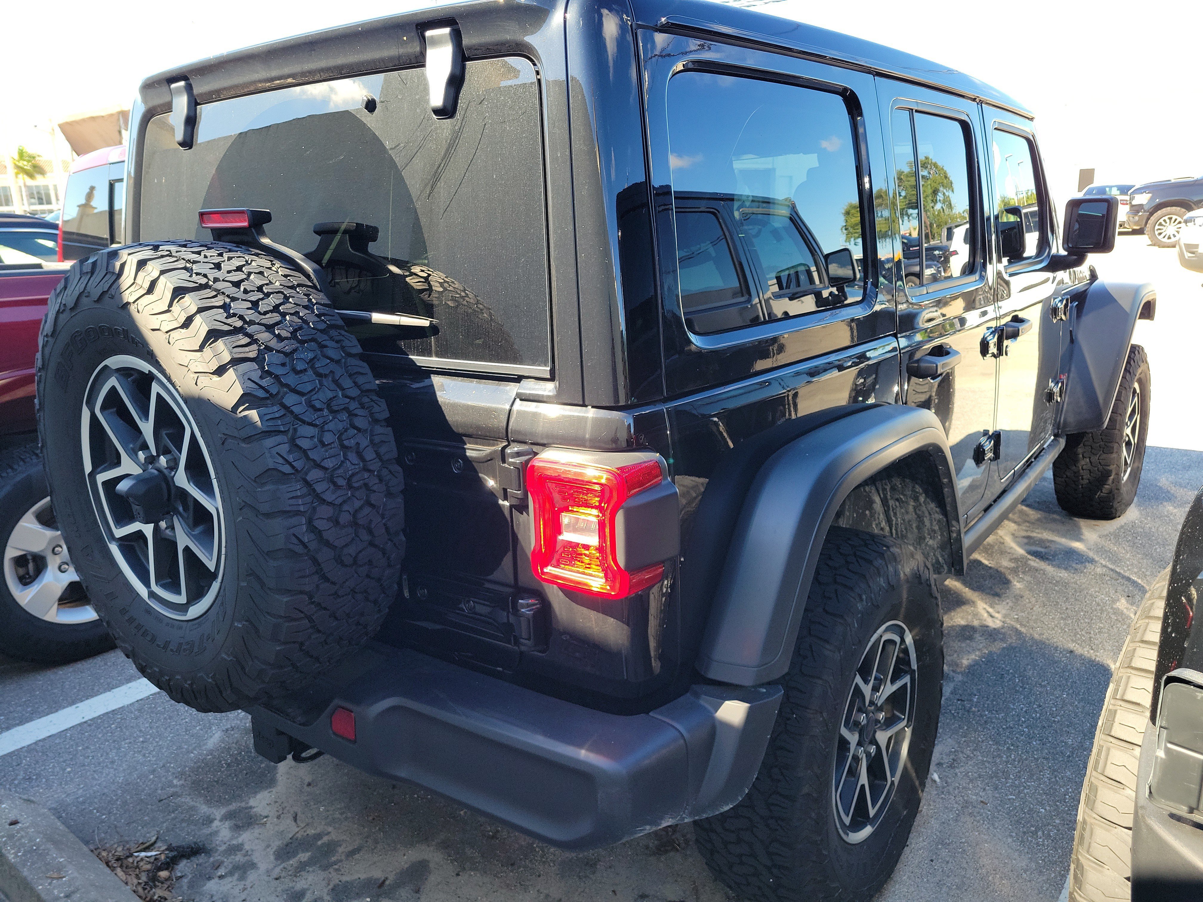 Used 2026 Jeep Wrangler Unlimited Rubicon AWD/4WD image 9