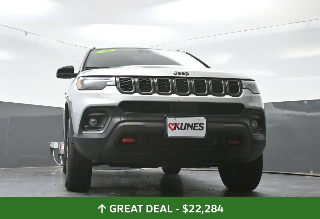 Used 2025 Jeep Compass Trailhawk AWD/4WD image 55