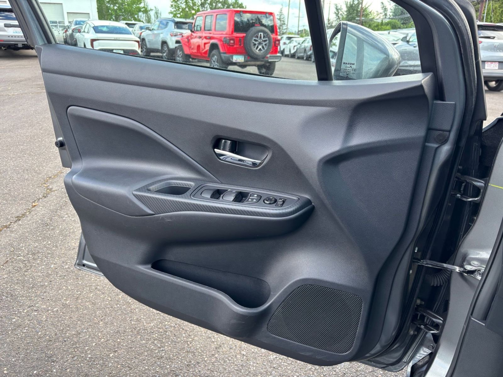 Used 2025 Nissan Versa SV FWD image 20