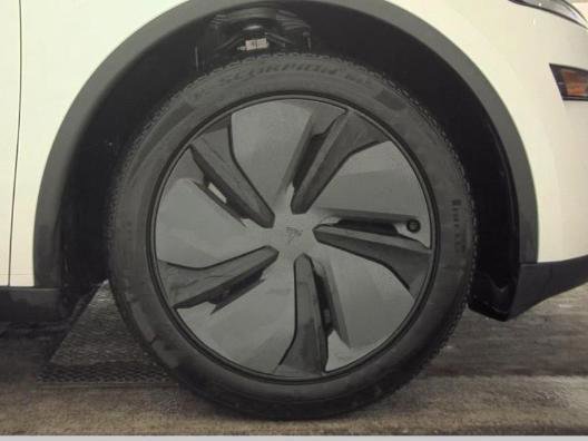 Used 2026 Tesla Model Y Long Range image 16