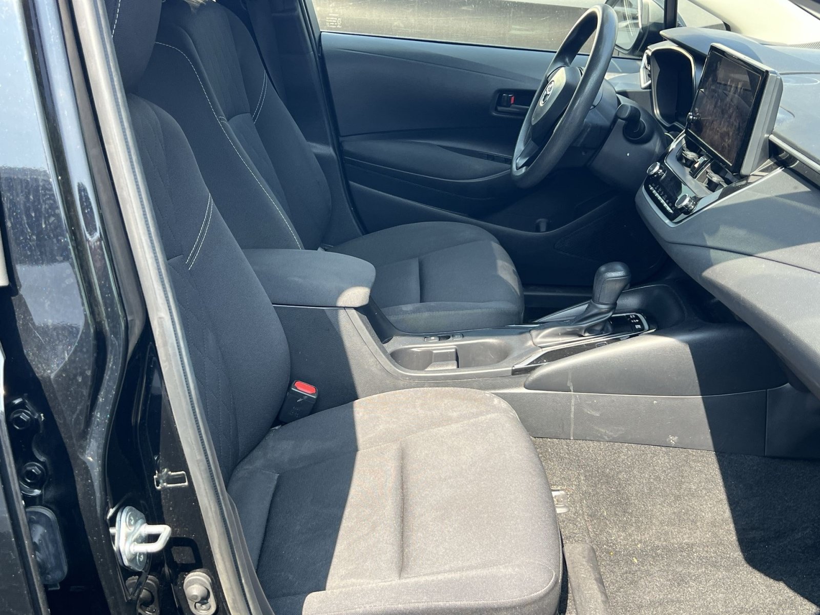 Used 2024 Toyota Corolla LE w/ LE Convenience Package FWD image 24