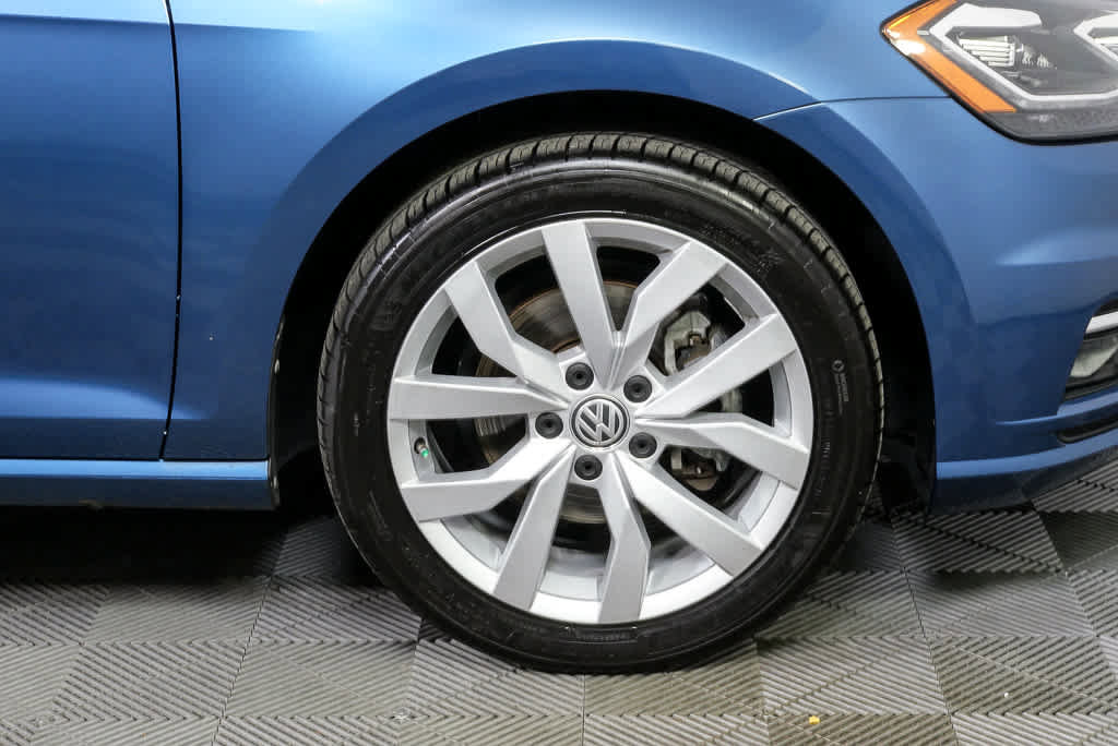 Used 2019 Volkswagen Golf SE image 36