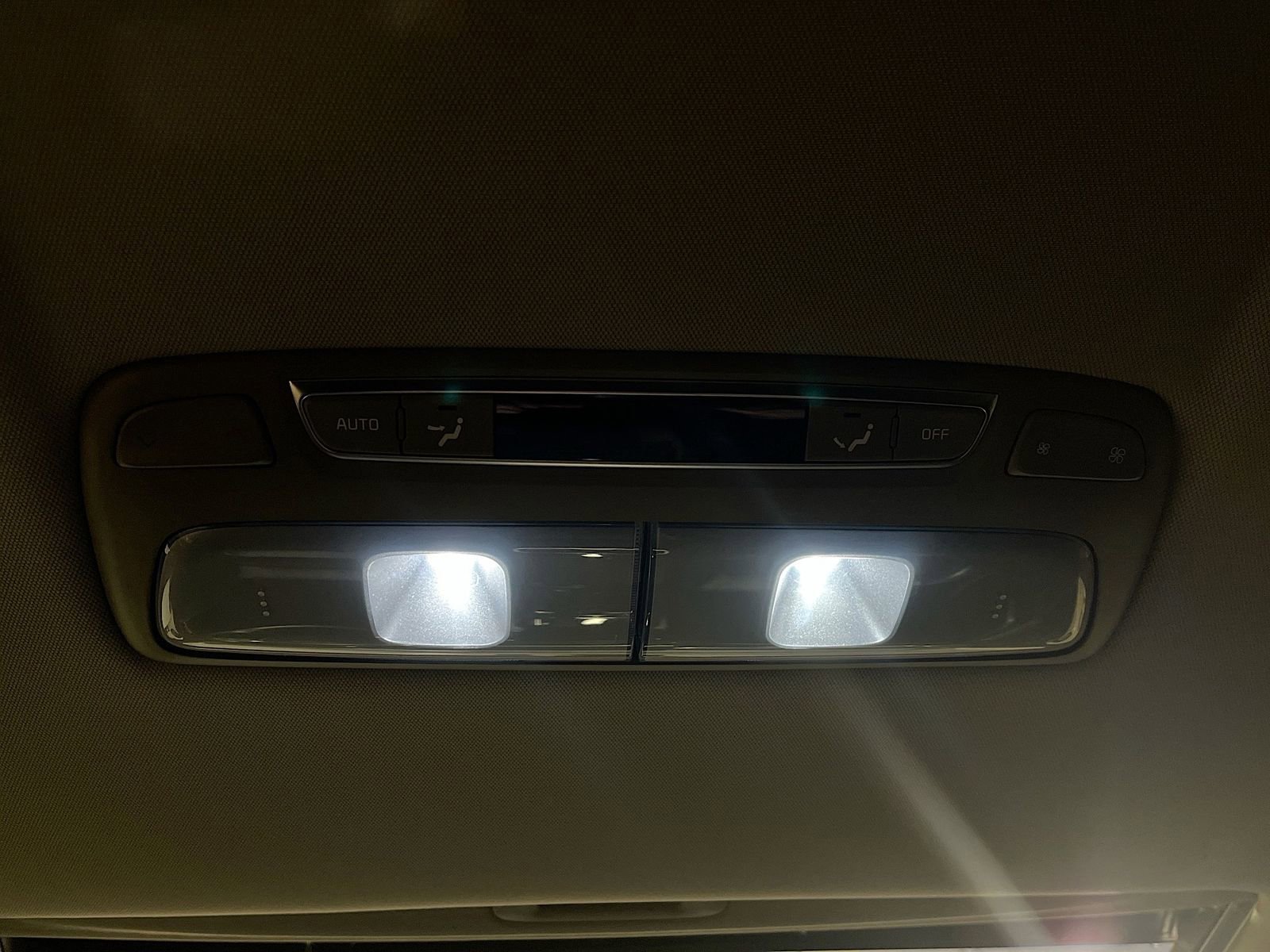 Used 2025 Kia Telluride S image 28