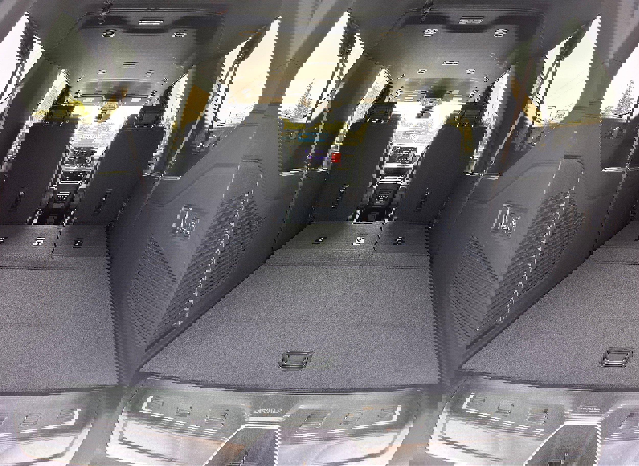 New 2025 Chevrolet Suburban Premier w/ LPO, Illumination Package image 8