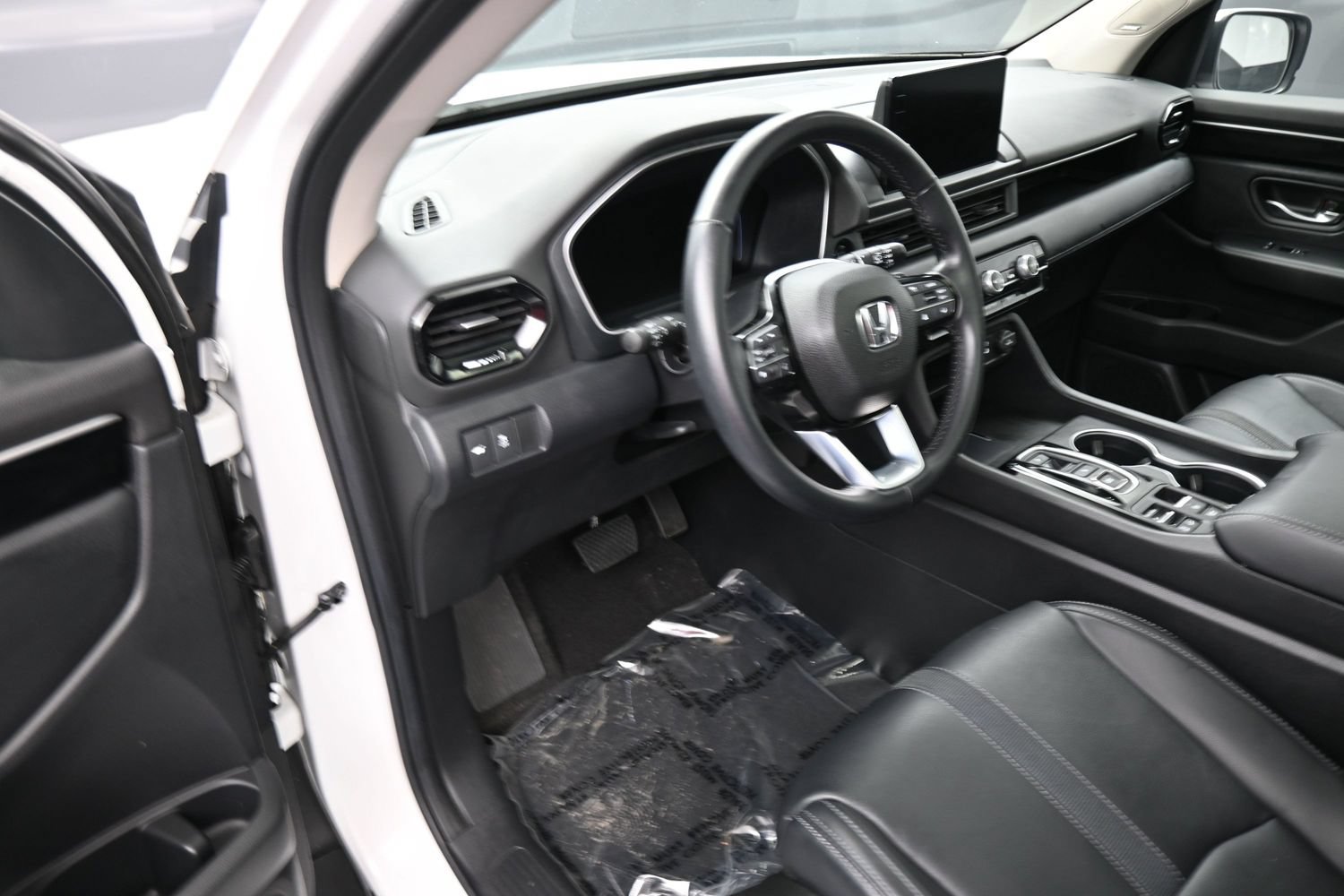 Used 2023 Honda Pilot Touring image 12