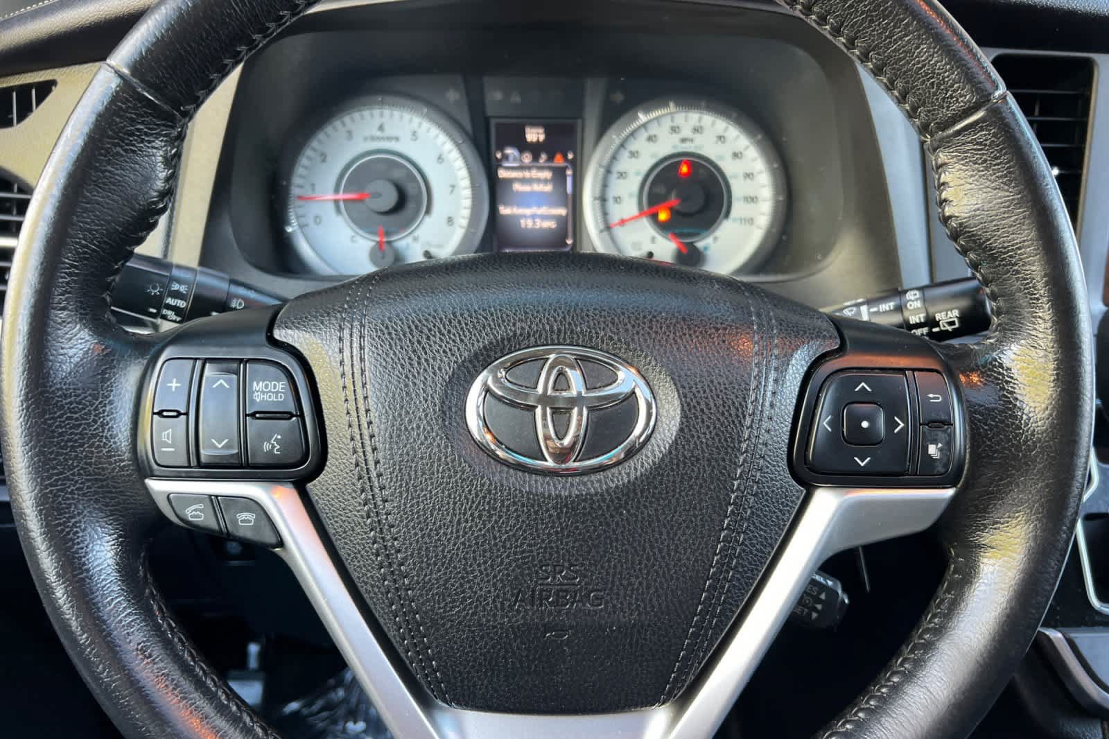Used 2015 Toyota Sienna SE w/ SE Preferred Package FWD image 27