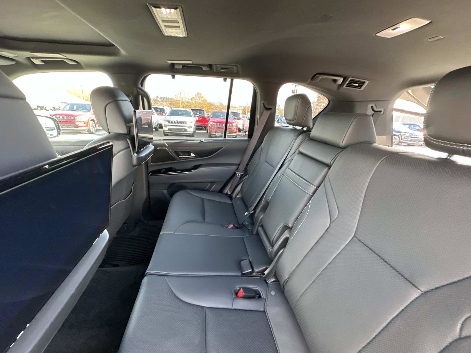 Used 2024 Lexus LX 600 4WD w/ Luxury Package image 15