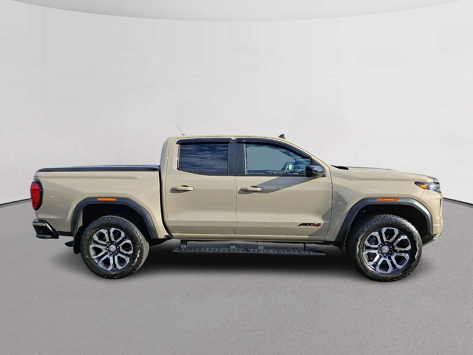 Used 2024 GMC Canyon AT4 w/ AT4 Premium Package AWD/4WD image 12