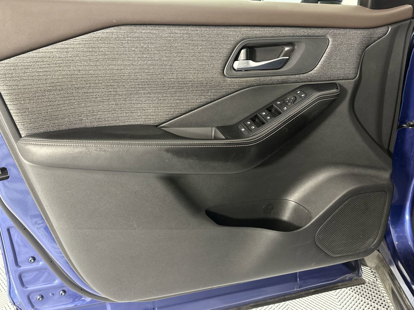 Used 2022 Nissan Rogue SV AWD/4WD image 29