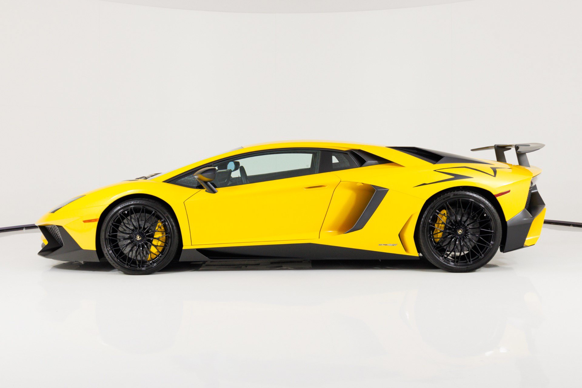 Used 2016 Lamborghini Aventador LP 750-4 Superveloce AWD/4WD image 7
