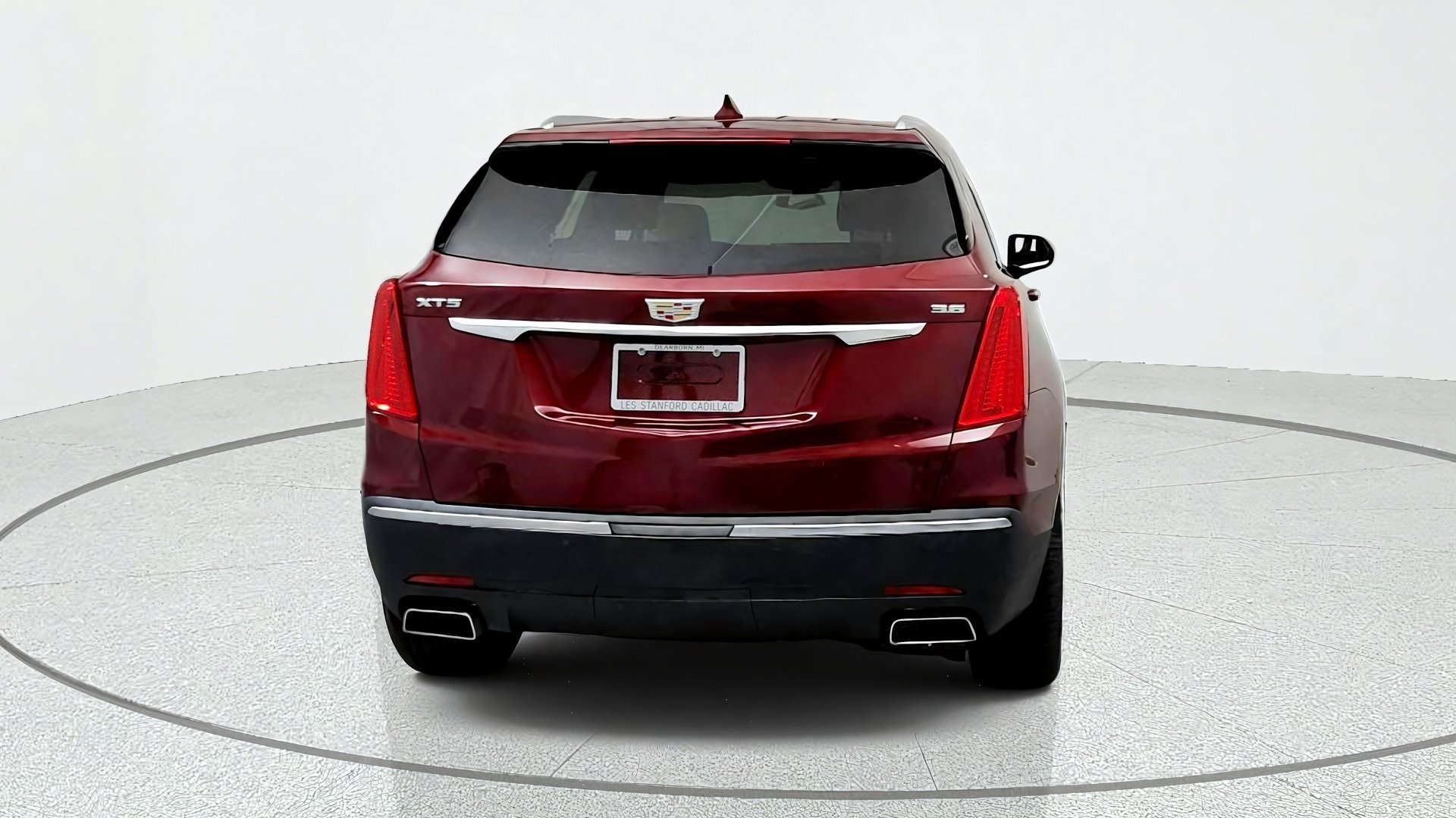 Used 2018 Cadillac XT5 Luxury w/ Driver Awareness Package FWD image 4