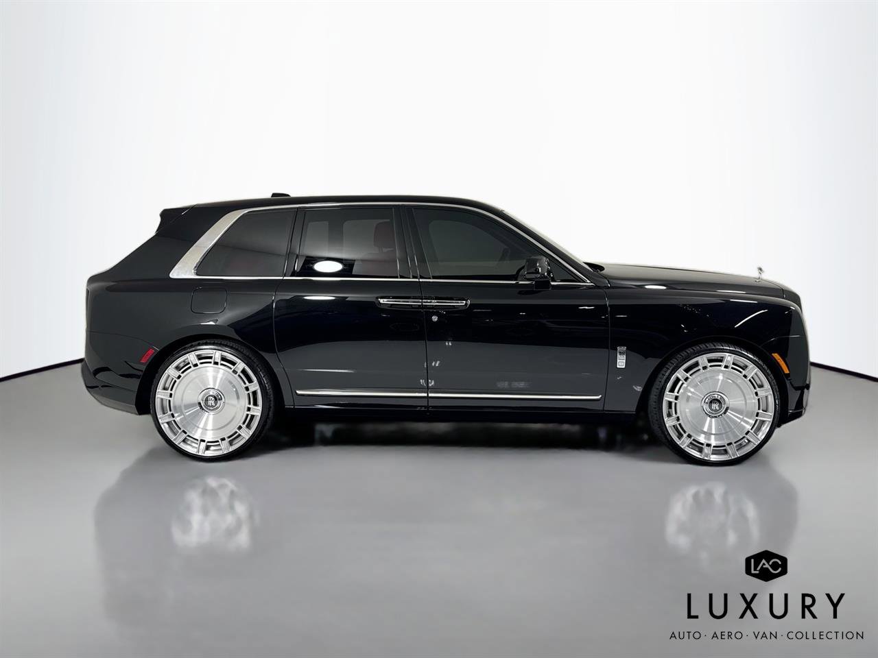 Used 2025 Rolls-Royce Cullinan image 6