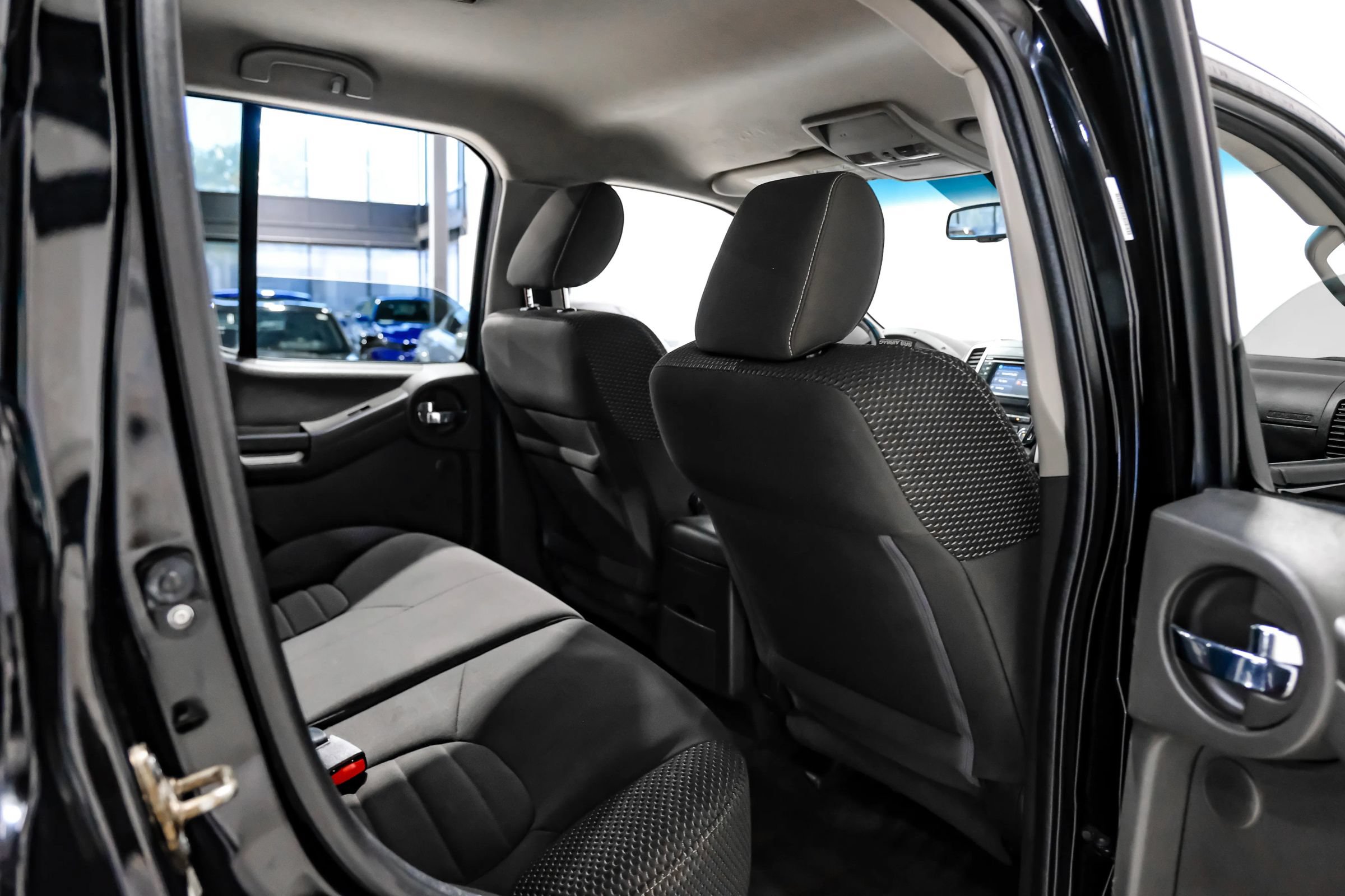 Used 2015 Nissan Xterra PRO-4X AWD/4WD image 33