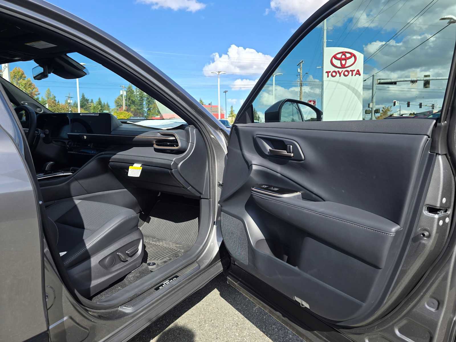 New 2025 Toyota Crown Platinum image 10