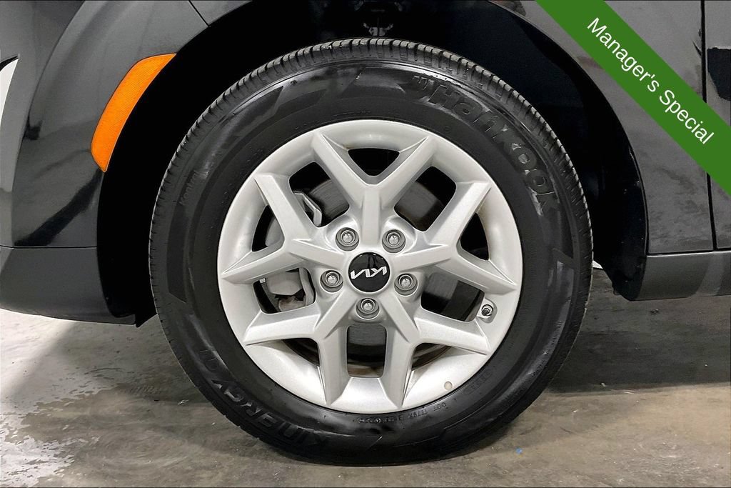 Used 2025 Kia Soul LX w/ LX Technology Package FWD image 10