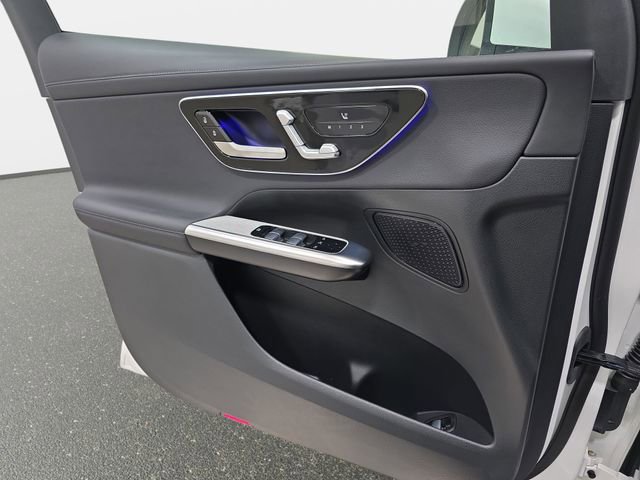 Used 2025 Mercedes-Benz GLC 300 4MATIC image 27