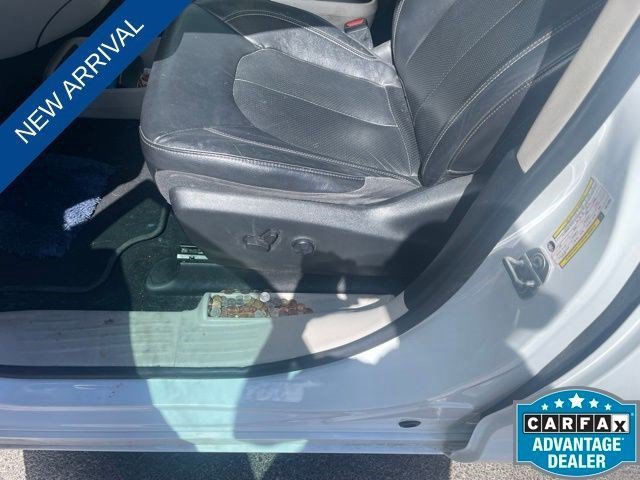 Used 2022 Chrysler Pacifica Touring-L FWD image 10