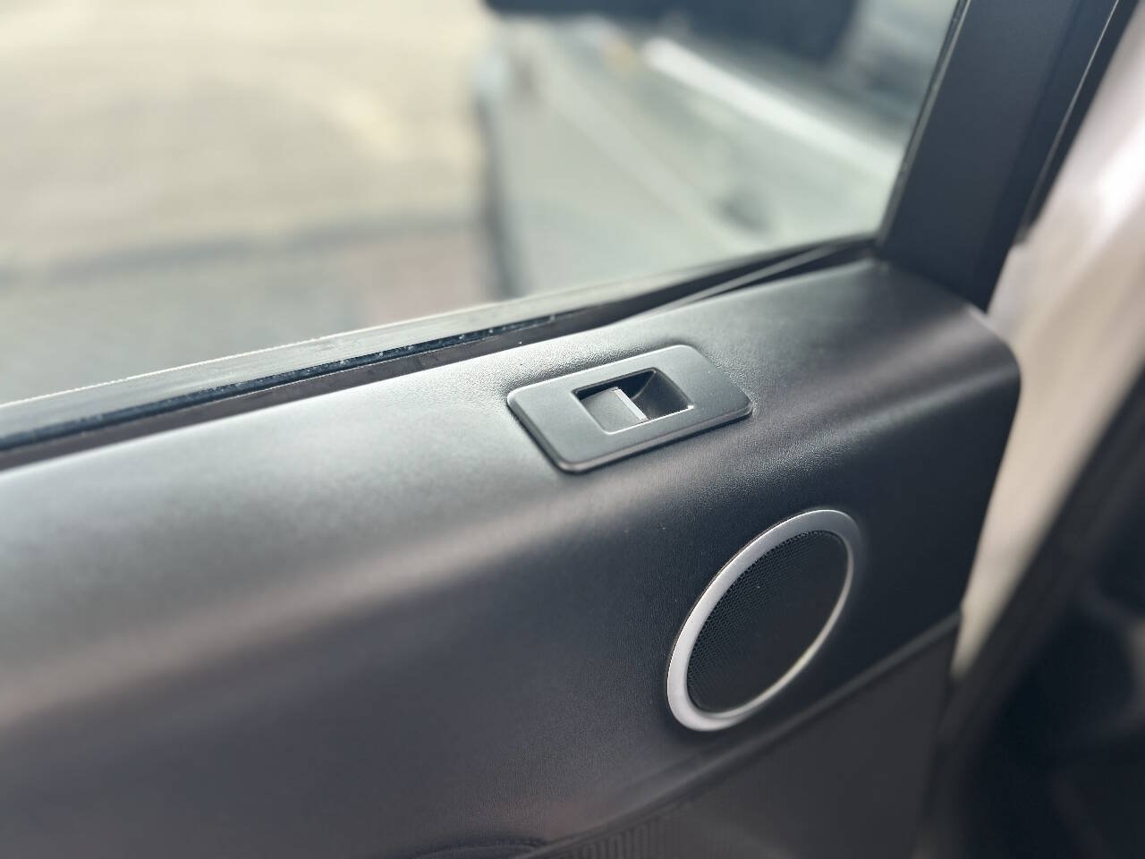 Used 2019 Land Rover Discovery HSE Luxury AWD/4WD image 46