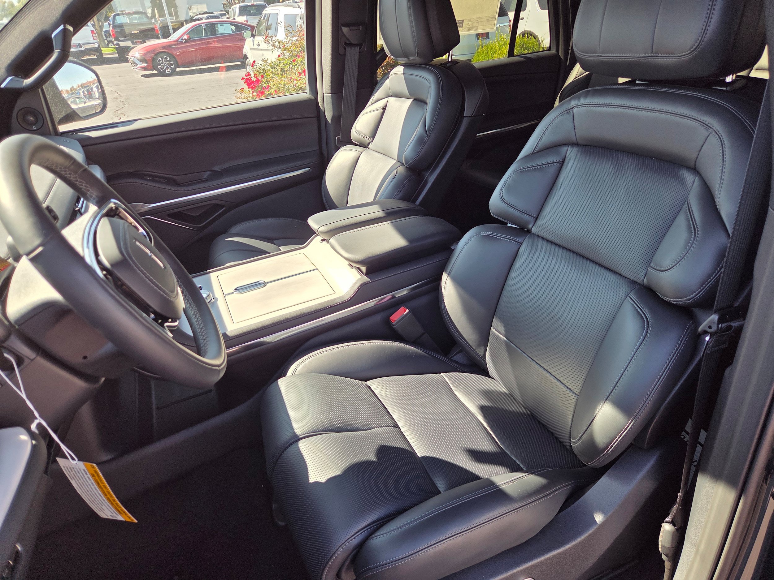 New 2026 Lincoln Navigator L Reserve w/ Jet Appearance Package AWD/4WD image 12