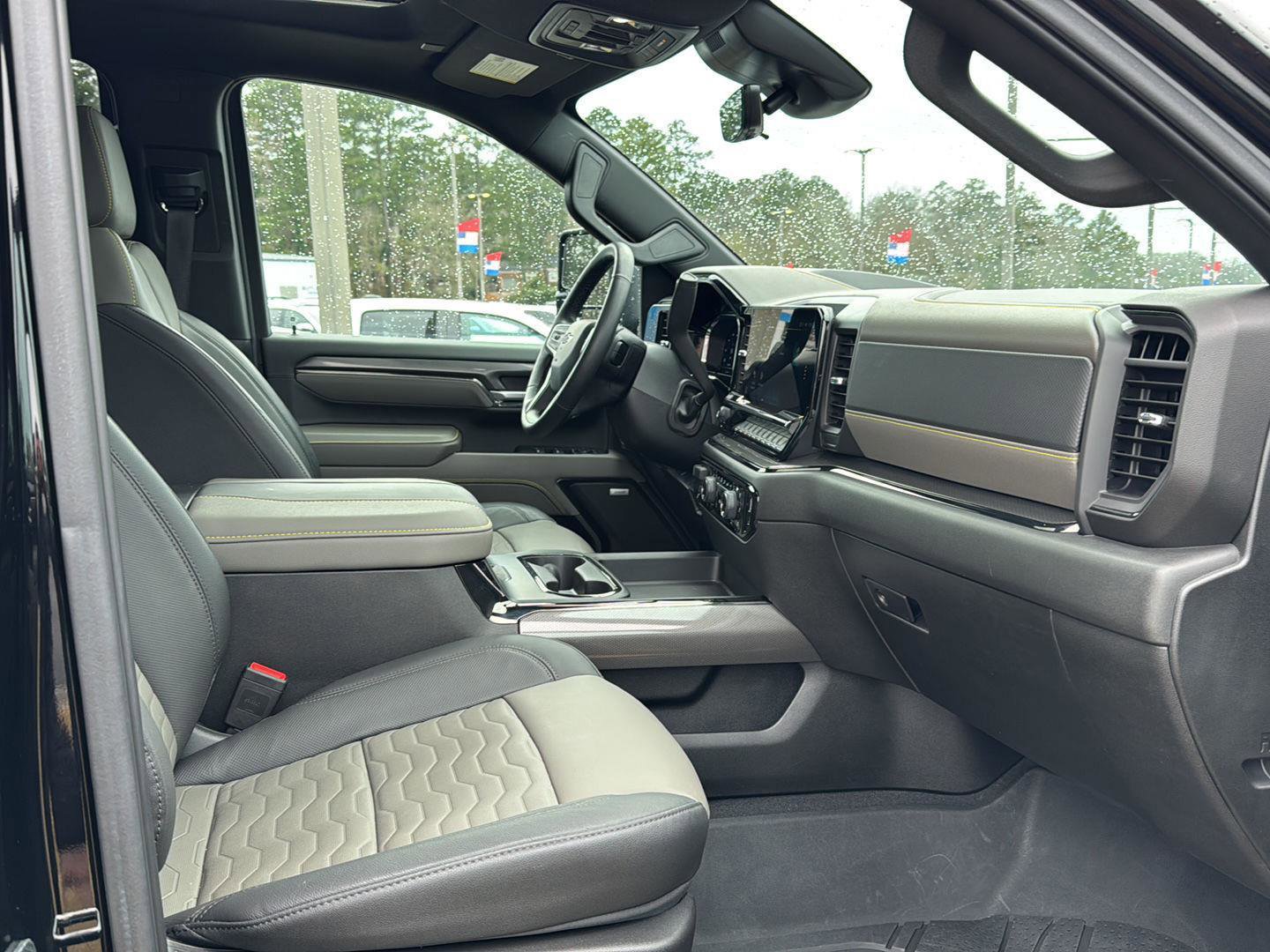 Used 2024 Chevrolet Silverado 2500 ZR2 w/ Technology Package image 10