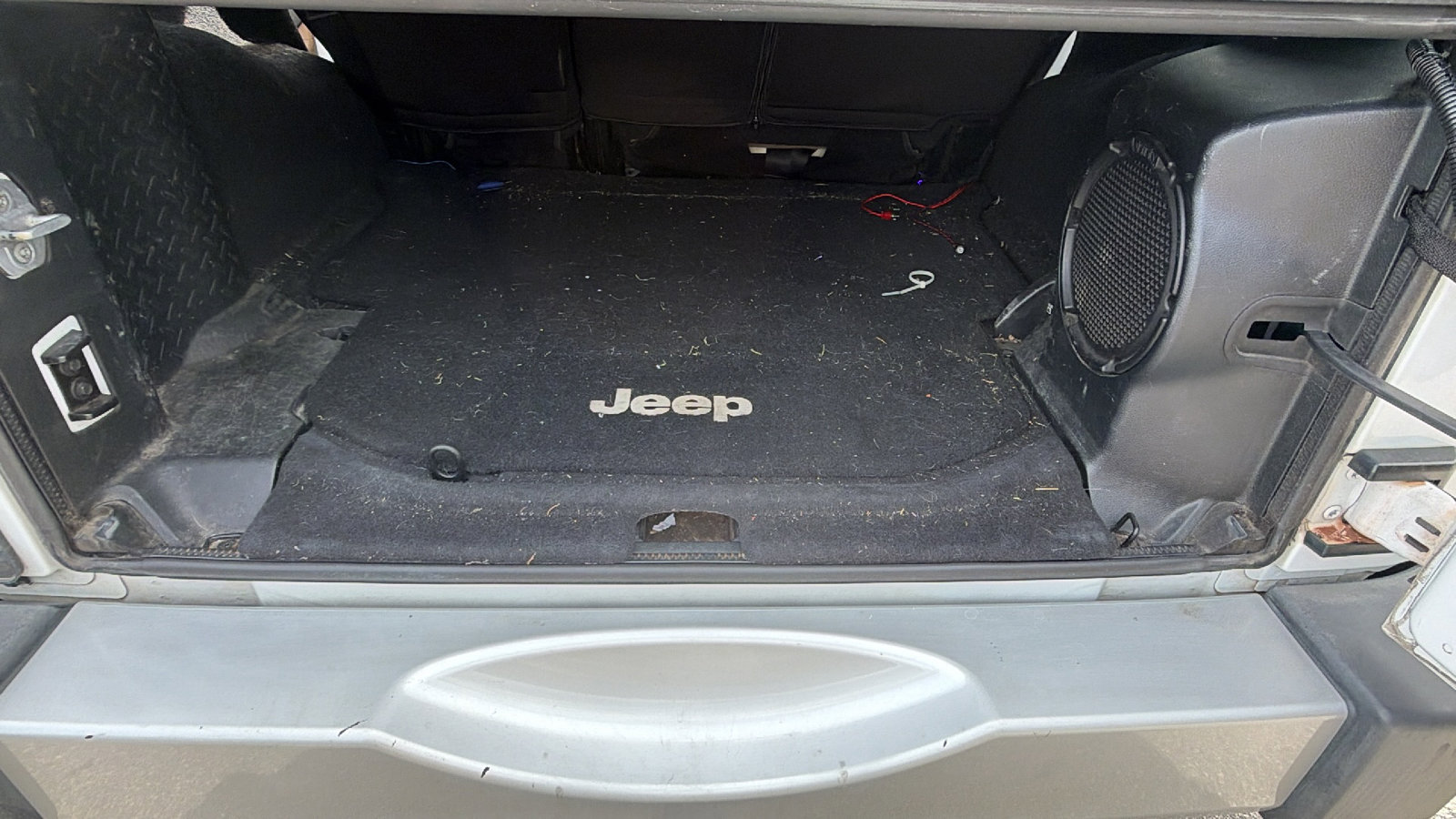 Used 2012 Jeep Wrangler Unlimited Sahara w/ Dual Top Group image 13