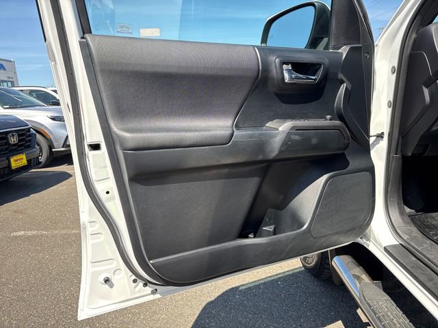 Used 2016 Toyota Tacoma TRD Sport w/ Premium & Technology Package AWD/4WD image 15