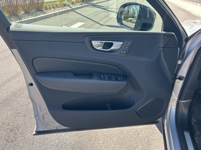 Used 2025 Volvo XC60 B5 Plus image 16