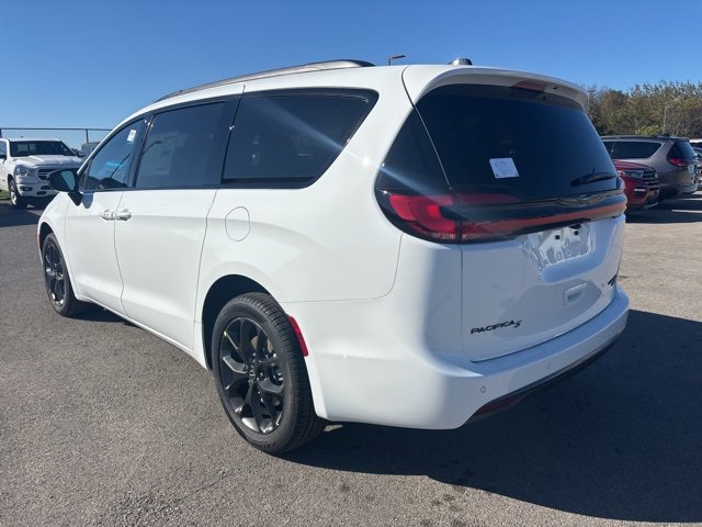 New 2026 Chrysler Pacifica Limited w/ S Appearance Package image 7
