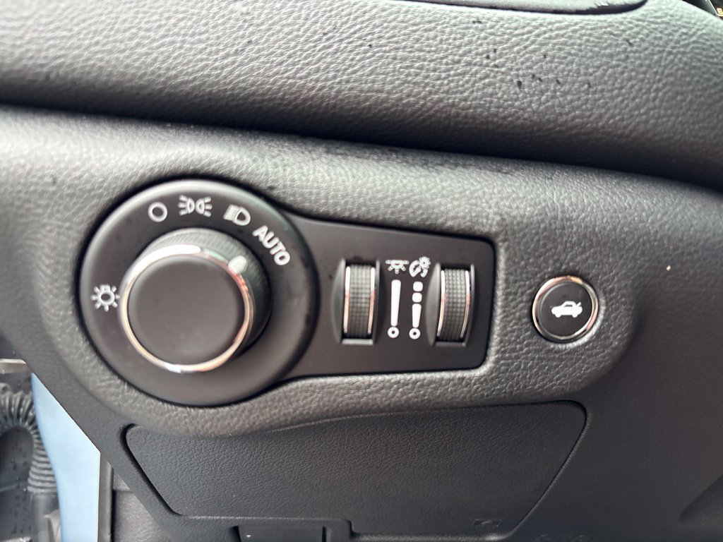 Used 2015 Chrysler 200 Limited w/ Convenience Group FWD image 19