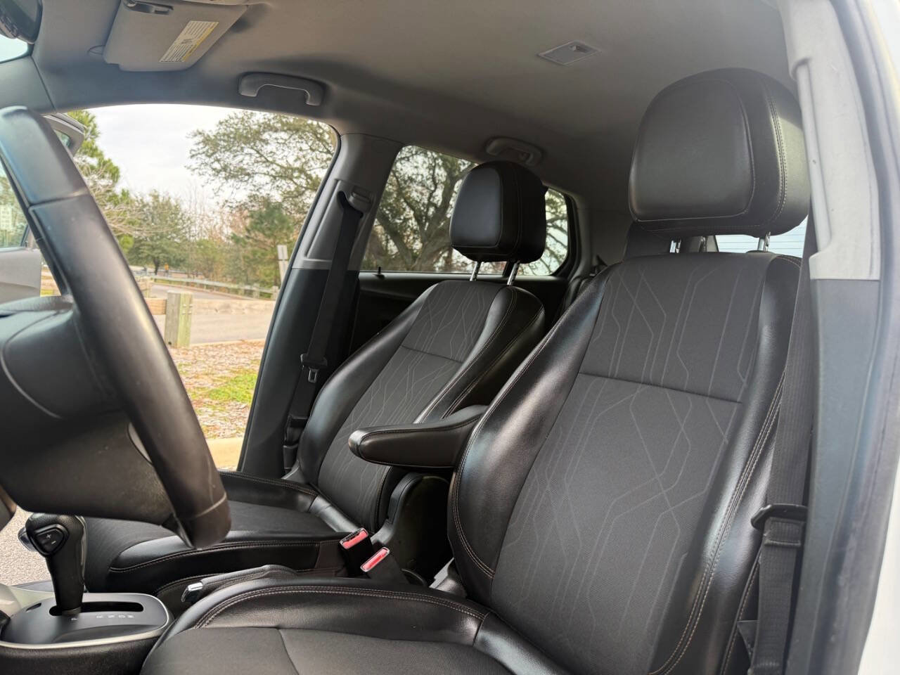 Used 2019 Chevrolet Trax LT w/ LT Convenience Package image 12