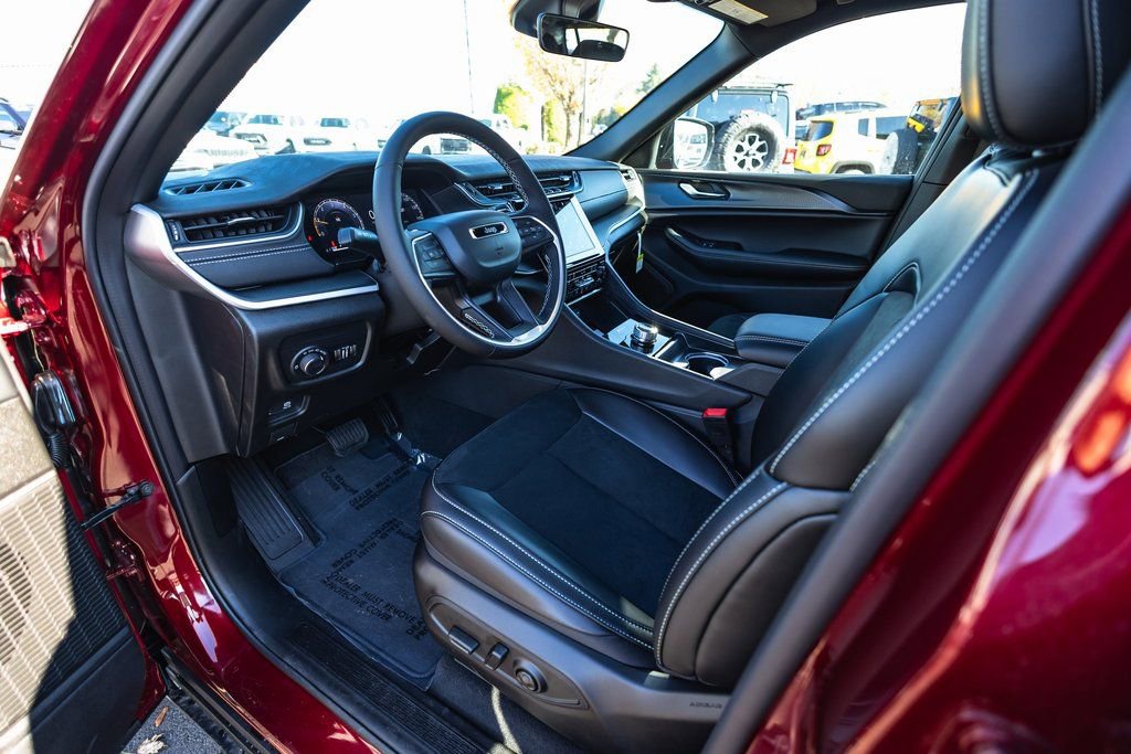 New 2025 Jeep Grand Cherokee L Altitude image 18